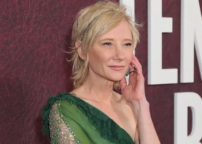 हॉलीवुड एक्ट्रेस ऐनी हेचे (Anne Heche) ने दुनिया को अलविदा कह दिया!