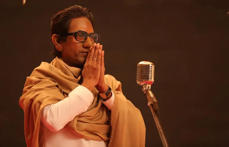 मूवी रिव्यू: राजनीति का एक करिश्माई किरदार 'ठाकरे'