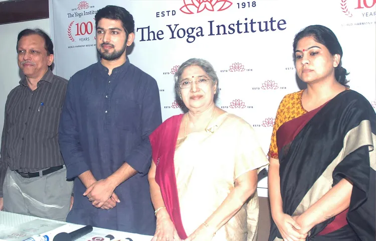 योग संस्थान के हंसाजी जे योगेंद्र ने योग संस्थान के 100 साल के जश्न का उद्घाटन करने के लिए राष्ट्रपति रामनाथ कोविंद जी को संबोधित किया