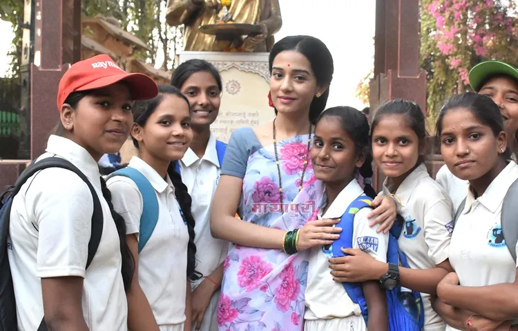 जिस पार्क में होती थीं बाल ठाकरे की रैलियां, वहीं ‘मीना ठाकरे’ के लुक में पहुंची अमृता राव