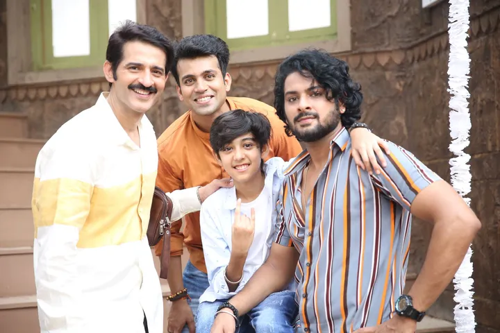 लॉकडाउन के कारण हितेन तेजवानी के नए अपकमिंग शो का शीर्षक 'हम' से बदलकर से  बदलकर हुआ 'गुप्ता ब्रदर्स चार कुवारें फ्रॉम गंगा किनारे’ !