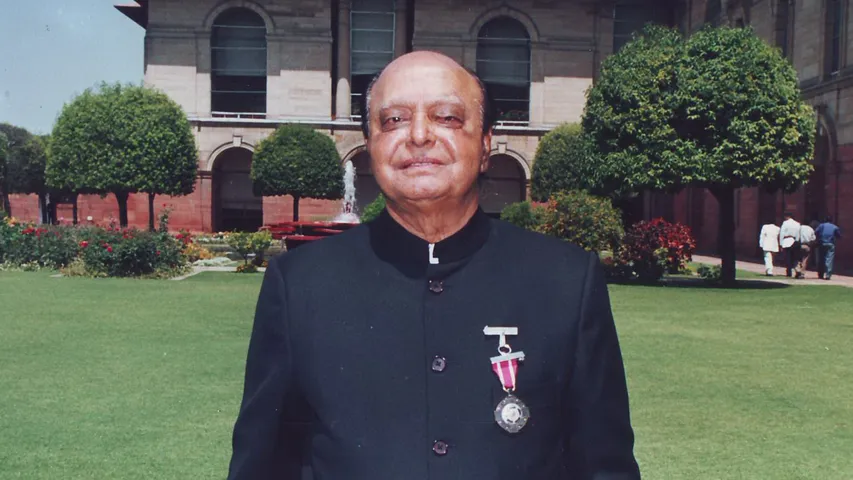 मौत की राख से उभरे एक अपूर्व व्यक्ति डॉ रामानंद सागर का अचंभित करने वाला जीवन