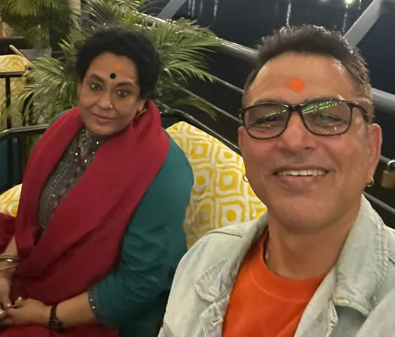 'कभी कभी इत्तेफाक से' के निर्माता 'राजेश राम सिंह' ने लेखिका 'लीना गंगोपाध्याय' को मनोरंजन इंडस्ट्री में उनके योगदान के लिए सराहा