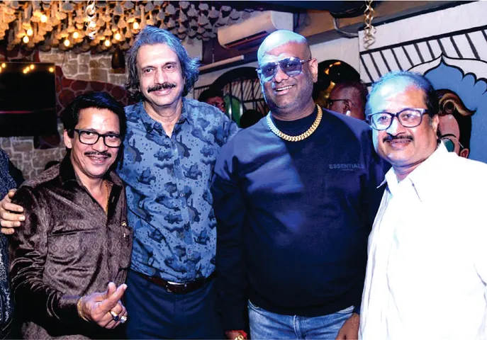 ब्लू ऑक्टेन किचन और बार के फिर से खुलने पर कुशाल धुरी और मंसूर वहाब की ओर से राॅनी राॅड्रिक्स का गर्मजोशी से स्वागत