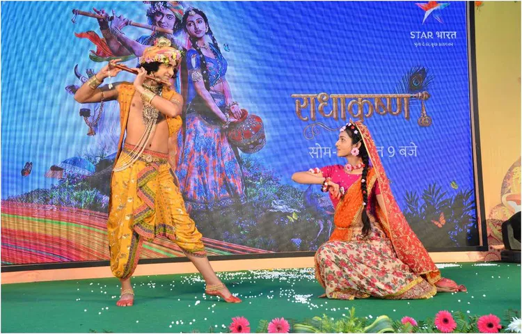 'राधाकृष्ण' शो के लीड कलाकारों ने कानपुर के इस्कॉन मंदिर में की कृष्ण रासलीला