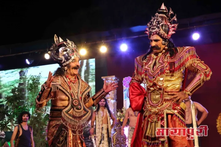रामलीला में लोगों ने किए पंचमुखी हनुमान के दर्शन