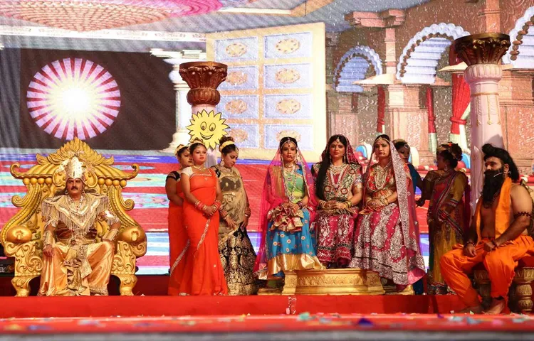 लवकुश रामलीला में दूसरे दिन अयोध्या वर्णन, राम-लक्ष्मण के गुरुकुल जाने समेत कई लीलाओं का मनोहारी मंचन