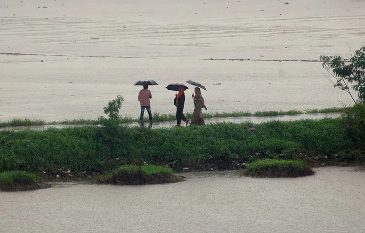 मुंबई की कई घंटे लगातार बारिश से परेशान हुए मुंबईवासी