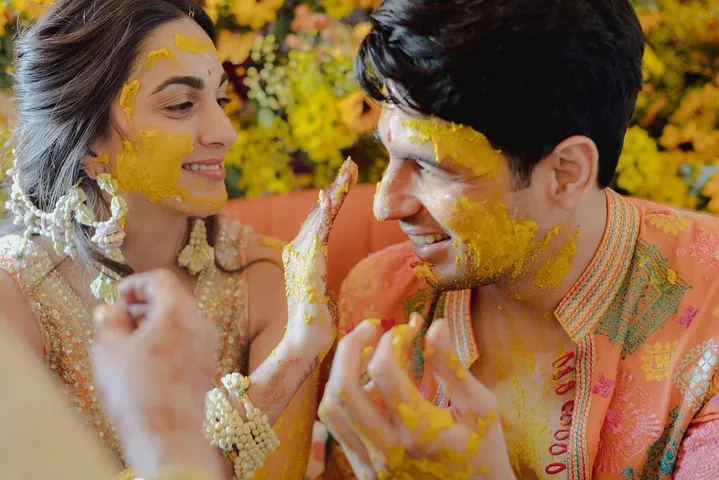SID-KIARA: मेरे और मेरे प्यार की तरफ से आपको और आपके प्यार को HAPPY HOLI 