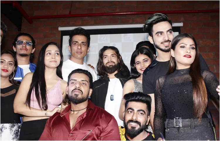 वसीम कुरैशी के रिएलिटी शो "मिस्टर एंड मिस सेवन स्टे‌ट्स" की सफलता के जश्न में सोनू सूद हुए शामिल