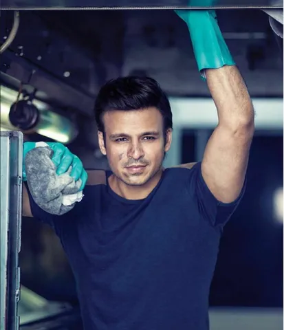 Vivek Anand Oberoi ने आय एम ऑक्सीजन मैन रिलीफ फंड में 25 लाख रुपये डोनेट किए।