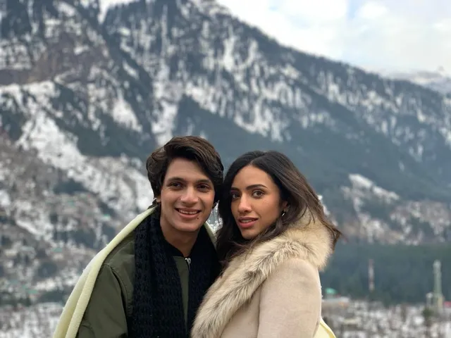 कोविड १९ जैसे  कठीण समय  में प्यार की भावना निर्माण करने के लिये गायक अवितेश श्रीवास्तव और रवीना मेहता का नया गीत 'यादें' हुआ रिलीज