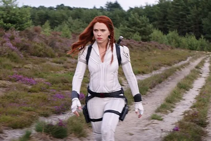 Black Widow बनी Scarlett Johnsson ने डिज़्नी के खिलाफ़ किया केस