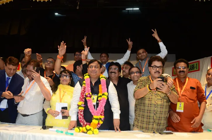 निर्माता अभय सिन्हा चुने गए इम्पा के नए प्रेसिडेंट