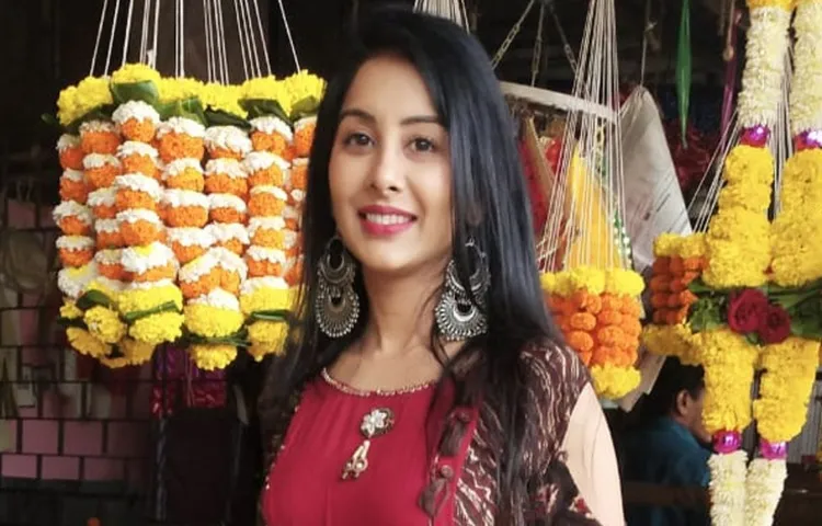 नवरात्रि में माँ दुर्गा के मंदिर पहुंची सिमरन खन्ना