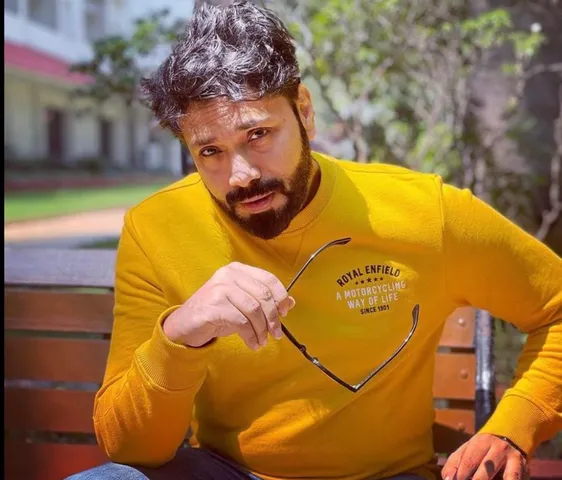 परोपकारी अभिनेता हैं आदित्य ओम