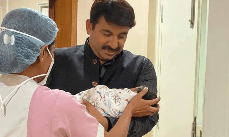 बीजेपी सांसद मनोज तिवारी बने फिर से पिता, ट्वीटर पर शेयर की ये फोटो