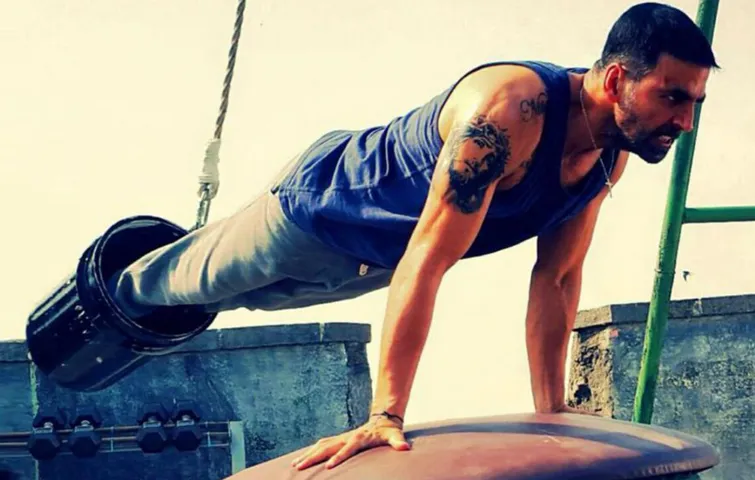 Akshay Kumar Fitness Secret: आज भी इतने फिट कैसे दिखते हैं अक्षय कुमार, जानिए Secret
