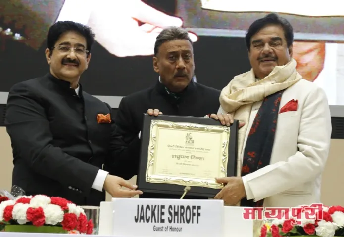 "मां की भाषा संस्कार देती हैं, हिंदी भाषा व्यव्हार देती है"