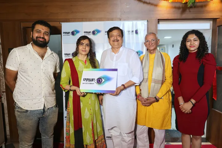 बॉलीवुड की मशहूर अभिनेत्री कीर्ति आडारकर ने अपना प्रोडक्शन हाउस एपिफेनी एंटरटेनमेंट लॉन्च किया