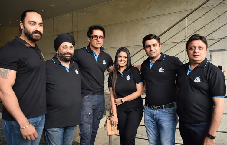 "एक्टर सोनू सूद ने दिल्ली में पैन इंडिया फिटनेस फ्रेंचाइजी ‘राइनोस जिम’ का उद्घाटन किया"