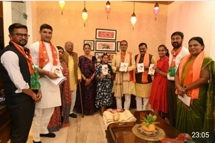 मुख्यमंत्री श्री शिवराज सिंह चौहान ने किया 'डायरी ऑफ एंजल एंड जिनी' का लोकार्पण