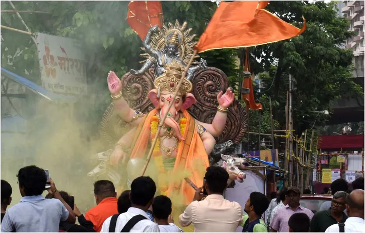 बप्पा मोरिया...! आये सितारों के घर पर सुपर सितारे