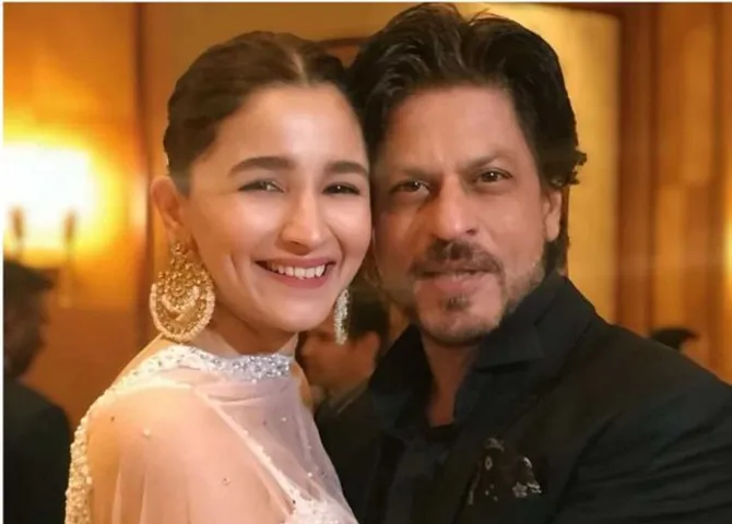 ट्विटर पर शाहरुख़-आलिया की ये बातचीत देखकर आप भी कहेंगे, 'ये तो बड़ा स्वीट है'!
