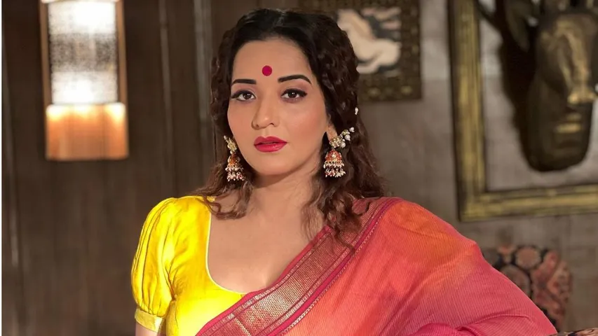 Monalisa Latest Photos: मोनालिसा की इन अदाओं ने चुराया दर्शकों का दिल