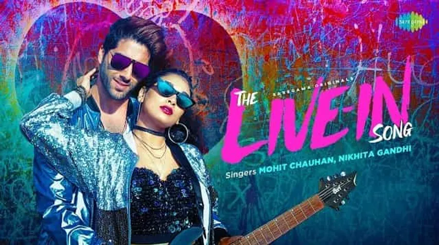 होली से पहले रोमांस का मॉडर्न रस लीजिए लिव इन इज़ अलॉसो कूल से