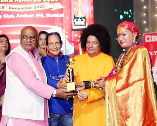 अनूप जलोटा जी को करा गया सम्मानित