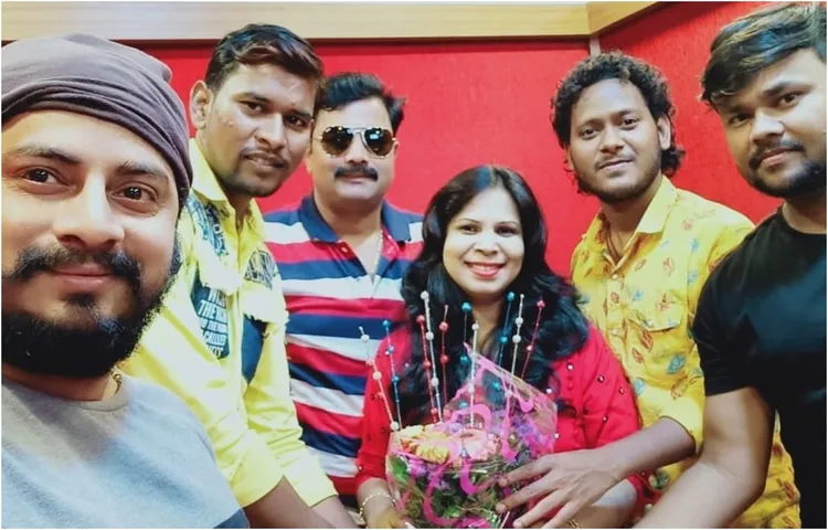 इंदु सोनाली ने गाया 'बुलेट दरोगा' के लिए गाना