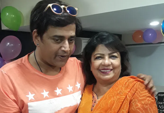 रवि किशन ने दी डॉ मधु चोपड़ा को बधाई 