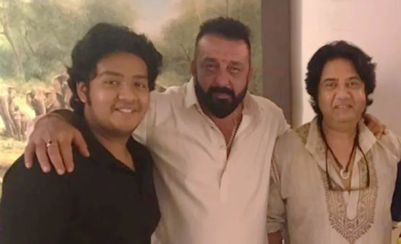 संजय दत्त और स्टीवेन सेगल ने डेब्यूटेंट ध्रुव वर्मा को  'नो मीन्स नो' फिल्म में एक्शन के लिए प्रशिक्षित किया और  प्रीती ज़िंटा  द्वारा ग्रूमिंग हुई