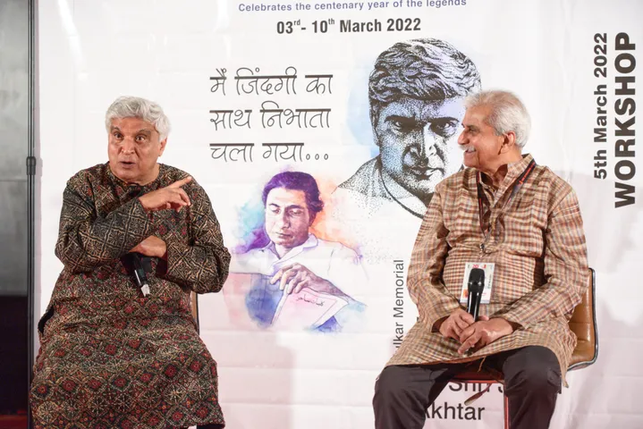 जावेद अख्तर ने चल रहे पीआईएफएफ में साहिर लुधियानवी के लेखन पर विजय तेंदुलकर स्मृति व्याख्यान दिया।