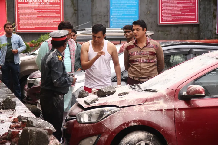 क्‍या? राजेश और वंदना हर्षद से अपनी दोस्‍ती तोड़ देंगे? ज्‍यादा जानने के लिये देखिये सोनी सब का ‘Wagle Ki Duniya’