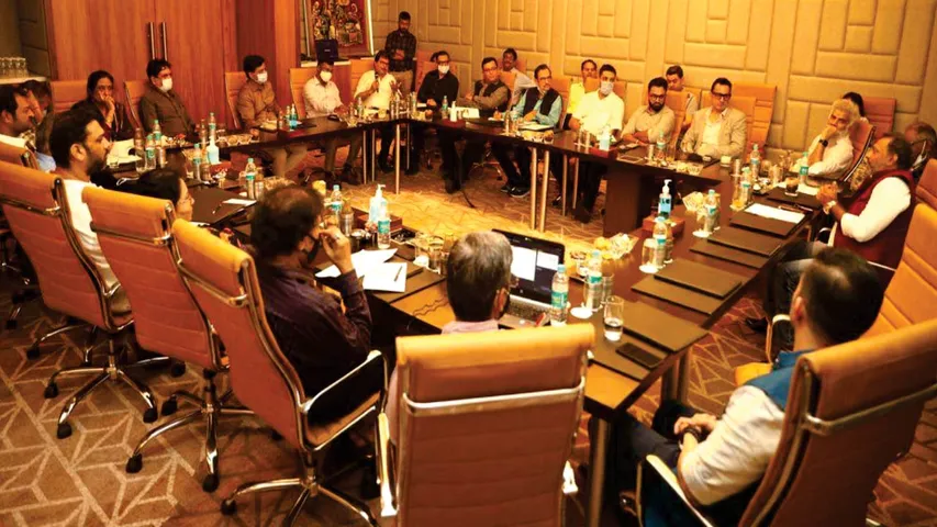 गुजरात के पर्यटन मंत्रालय ने गुजरात सरकार की सिनेमाई पर्यटन नीति को  अंतिम रूप देने से पहले राय मशविरे के लिए बॉलीवुड व टीवी इंडस्ट्री के प्रतिनिधियों संग की मुलाकात