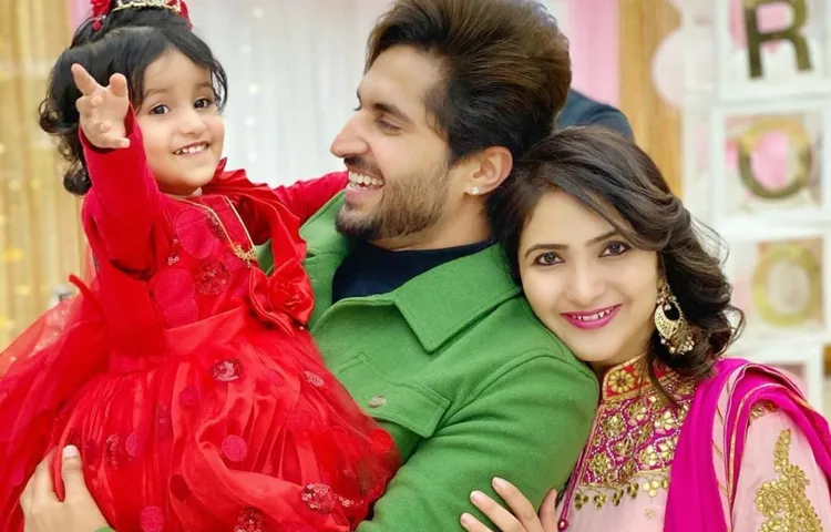 ऐसा है जस्सी गिल का परिवार, पहली बार शेयर की अपनी पत्नी और बेटी की तस्वीर (Jassie Gill Family Photo)