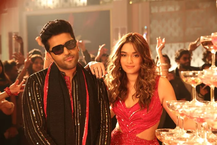 Kuch Khatta Ho Jaay गाने की शूटिंग के सेट से Guru Randhawa और Saiee Manjrekar की ज़बरदस्त केमिस्ट्री का फुटेज हुआ लीक