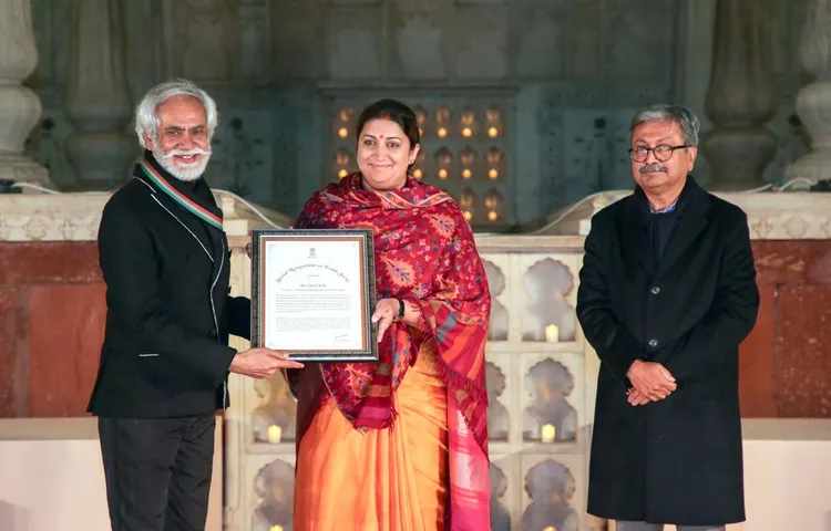 कपड़ा क्षेत्र में उत्कृष्ट कार्य के लिए केंद्रीय कपड़ा मंत्री स्मृति जे ईरानी को मिला एक्सीलेंस अवॉर्ड