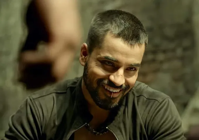 राधे में Gautam Gulati उर्फ गिरगिट खतरनाक लुक में आ रहे हैं नजर