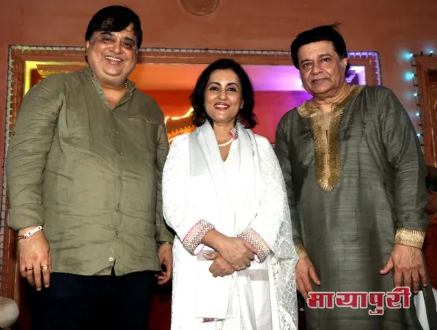 अपनी फिल्म की सफलता के लिए गणपति का आशीर्वाद लेने पहुंचे अनुप जलोटा, मधुश्री