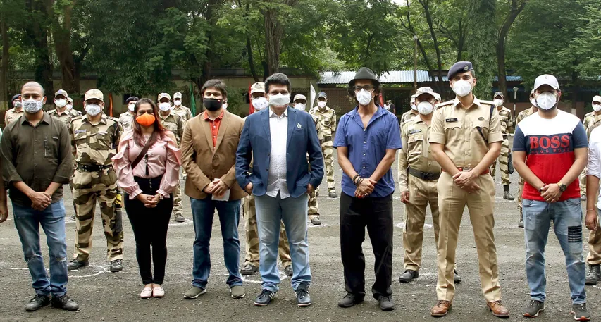 डॉ अब्दुल रहमान वनू ने CISF को वितरित किये N-95 फेस मास्क, सुनील ग्रोवर ने दिया समर्थन