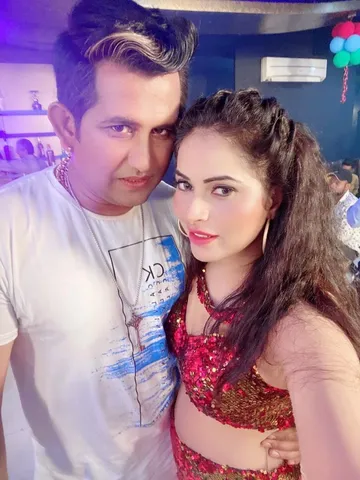 क्‍या डेब्‍यूडंट अभय तिवारी कर रहे अभिनेत्री आयुषी तिवारी को डेट !