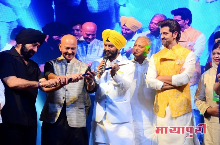राकेश रोशन और रितिक रोशन ने भगत सिंह को दी श्रद्धांजलि