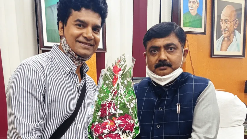 बिहार के आर्ट एंड कल्चर मिनिस्टर डा. आलोक रंजन झा से मिले अभिनेता राजन कुमार