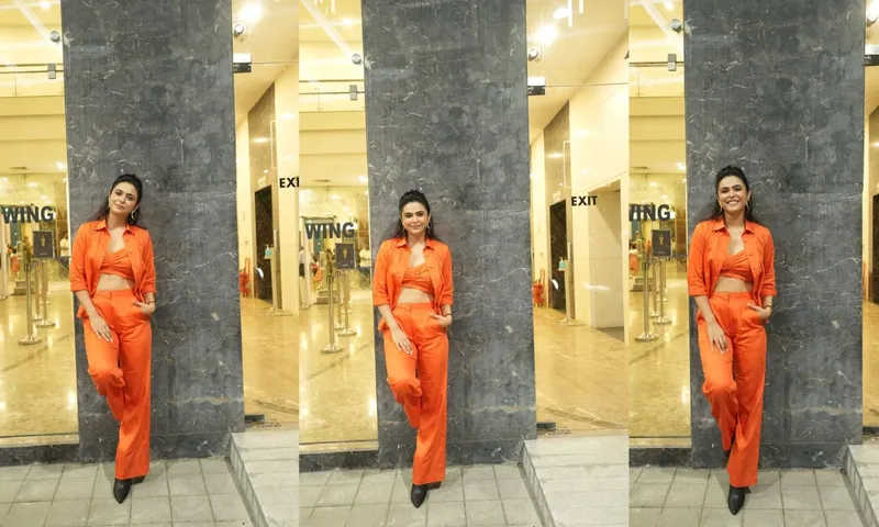 Baby फिल्म से मशहूर अभिनेत्री Madhurima Tuli नारंगी मोनोक्रोमैटिक सूट में अपनी फैशन से जलवा बिखेरा