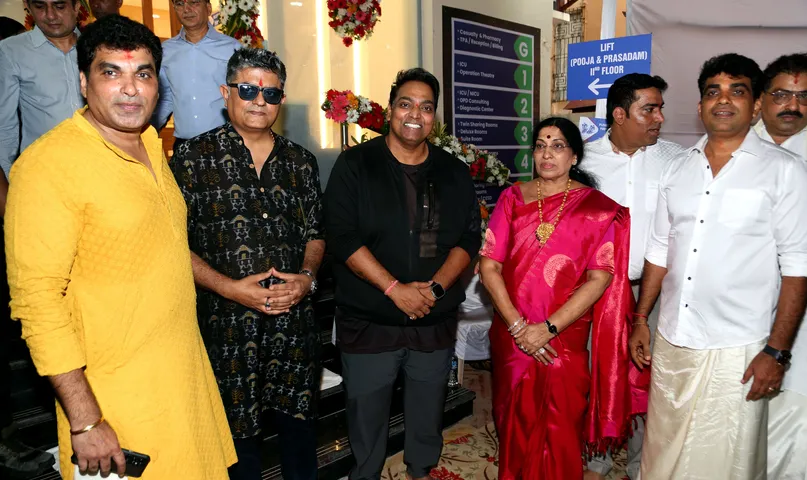 मनीष पॉल, गजराज राव, गणेश आचार्य अंधेरी के तुंगा अस्पताल की नई ब्रांच का उद्घाटन पे आये 