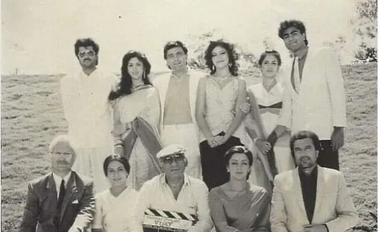 अभिनेता अनुपम खेर ने सोशल मीडिया पर साझा की 33 साल पुरानी फोटो, जानिए कौन-कौन से सितारें है उनके साथ?