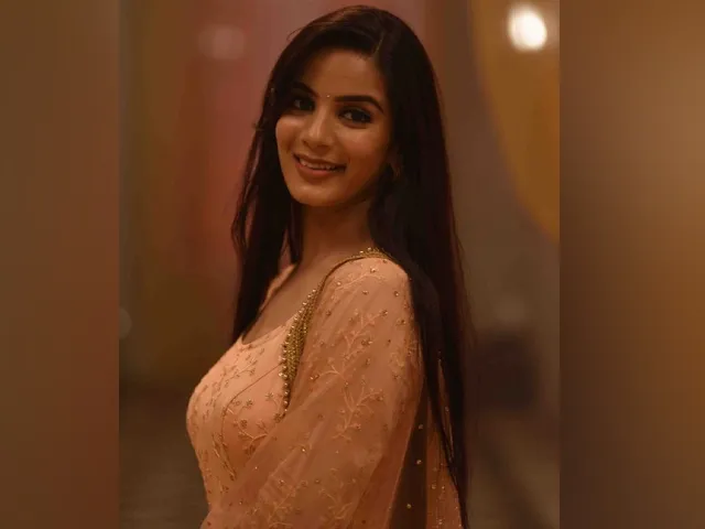 'ब्रह्मराक्षस 2' की शूटिंग के अलावा अपना ग्रेजुएशन पूरा करना चाहती हैं निक्की शर्मा